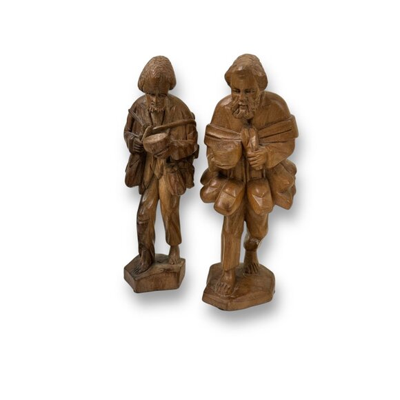 Vintage Pair of Carved Wood Sculptures Of an Old Man With Backpack 9" Tall - Picture 9 of 10